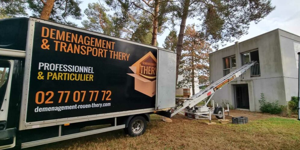 Camion de déménagement Thery et le monte-charges en location