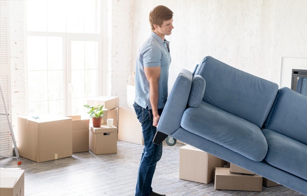 homme canape aide déménagement