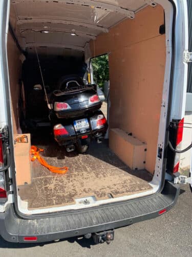 moto interieur camion demenagement