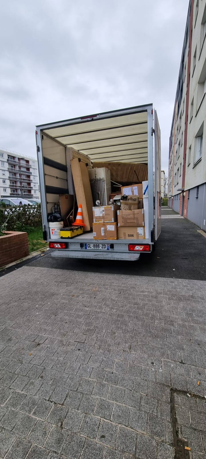 camion thery demenagement plein apres debarras appartement